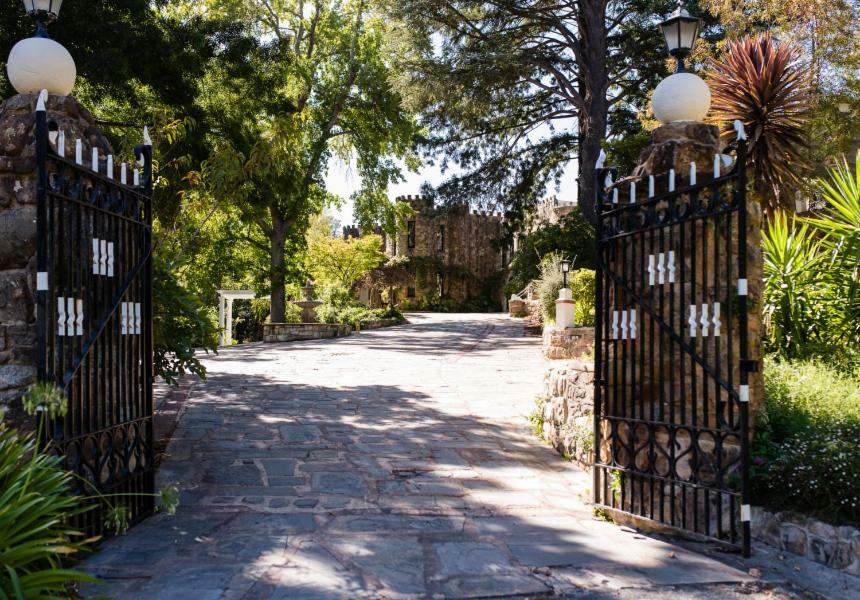 The Manor Basket Range Hotel Exterior photo